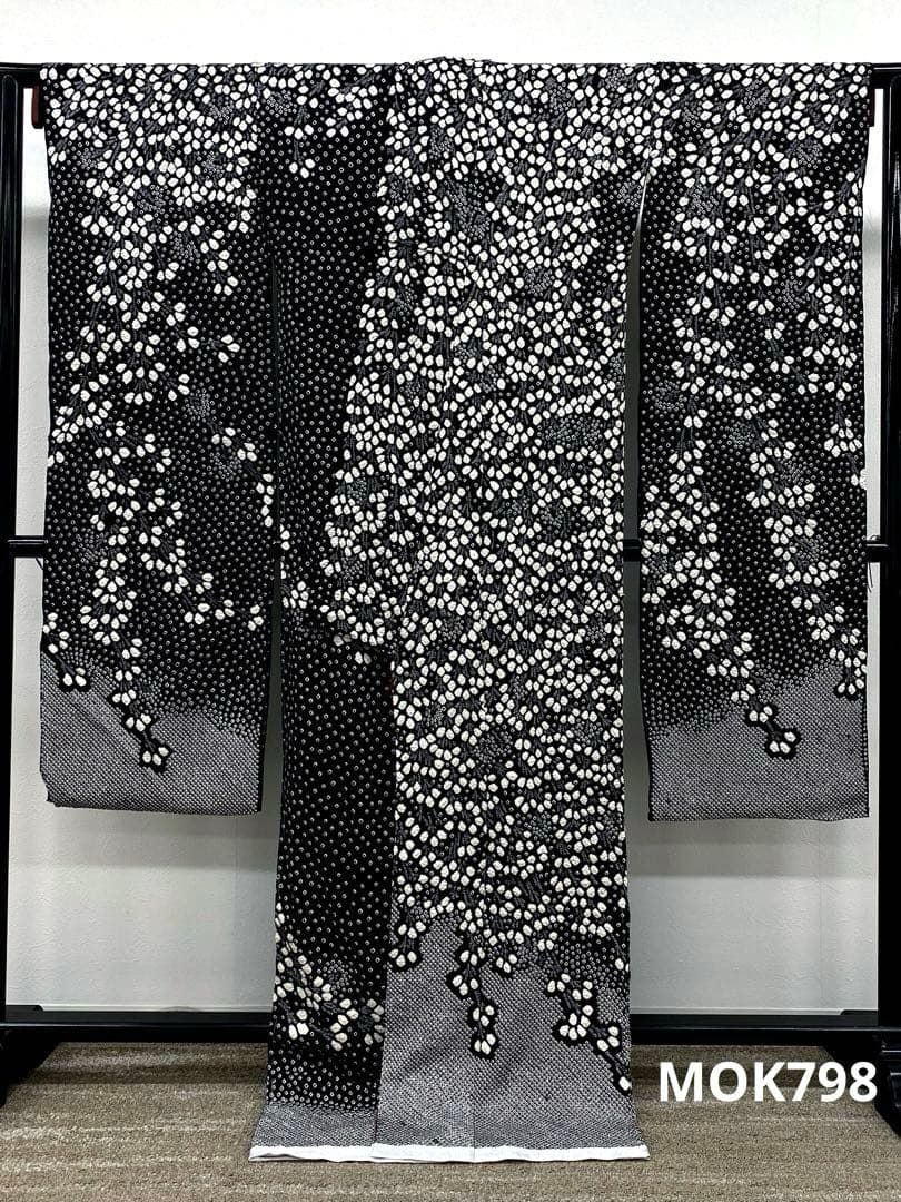 振袖 仮絵羽 総絞り 紋意匠 正絹 未仕立て品 八掛付き 振袖 仮絵羽 総絞り 紋意匠 正絹 未仕立て品 八掛付き - メルカリ