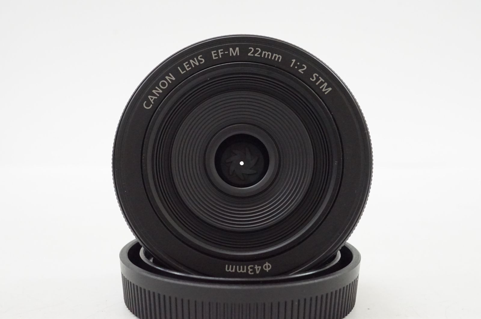 キヤノン24mmパンケーキレンズ「EF-S24mm F2.8 STM」。薄くて軽く