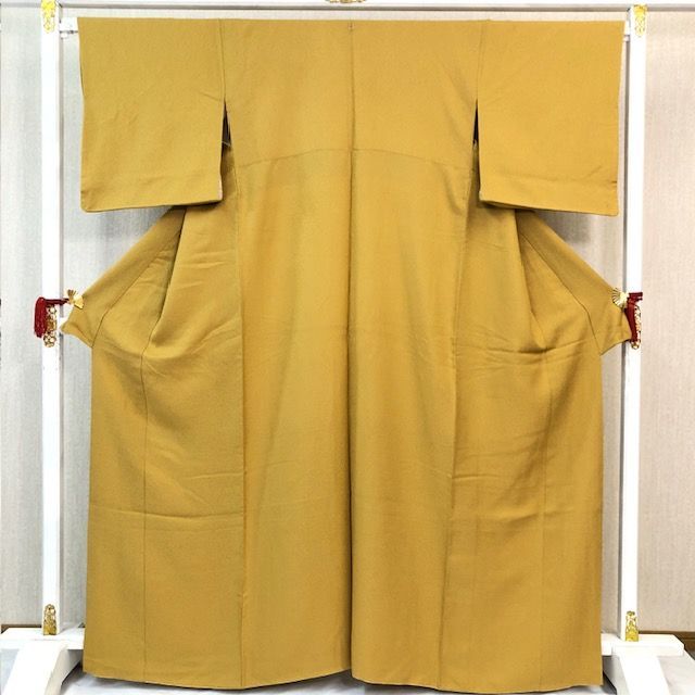 きものキレイ 色無地 袷 金茶色 絹 身丈160㎝ 裄丈65.7㎝ リユース secondhand IR013