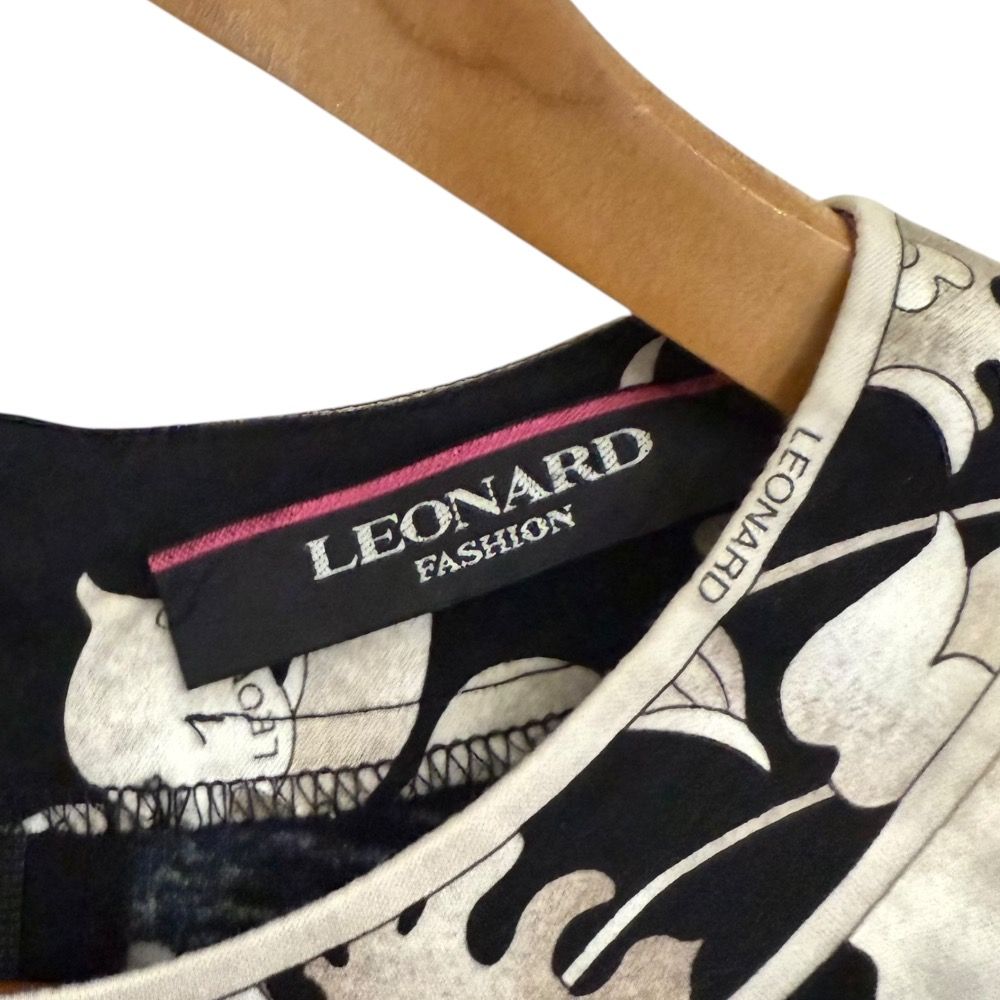 美品　LL レオナール　半袖　ブラウス　コットン　黒　花柄プリント 美品 LEONARD FASHION レオナールファッション フラワープリント