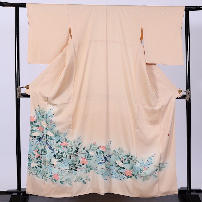 着物　色留袖　ベージュ　花と鳥　三ツ紋(三ツイチョウ)　落款あり　／630 着物 色留袖 ベージュ 花と鳥 三ツ紋(三ツイチョウ) 落款あり ／630
