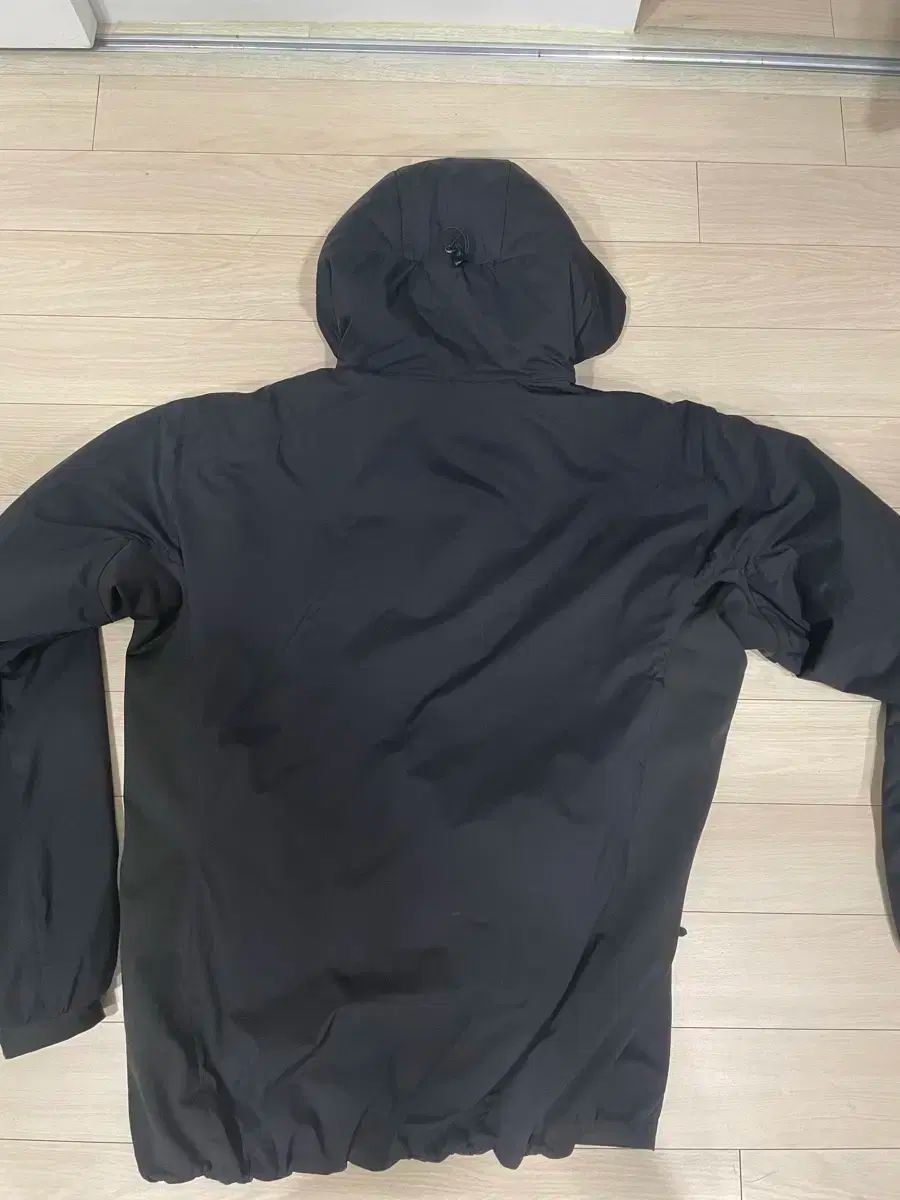 限定カラー アークテリクス アトムLTフーディ メンズM 24k ブラック