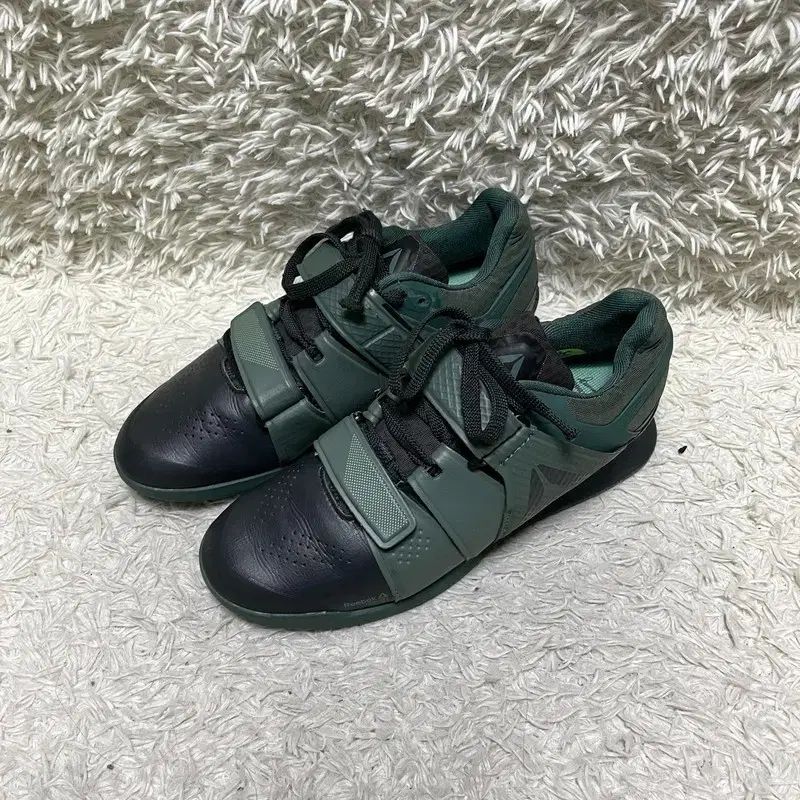 リーボック・リフティングシューズ・クロスフィット・スクワットシューズReebok リーボック・リフティングシューズ・クロスフィット・スクワット
