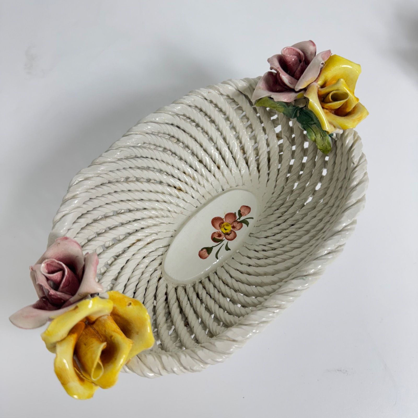 美品、イタリア製、カポディモンテ時計付き陶花と鳩2羽 美品