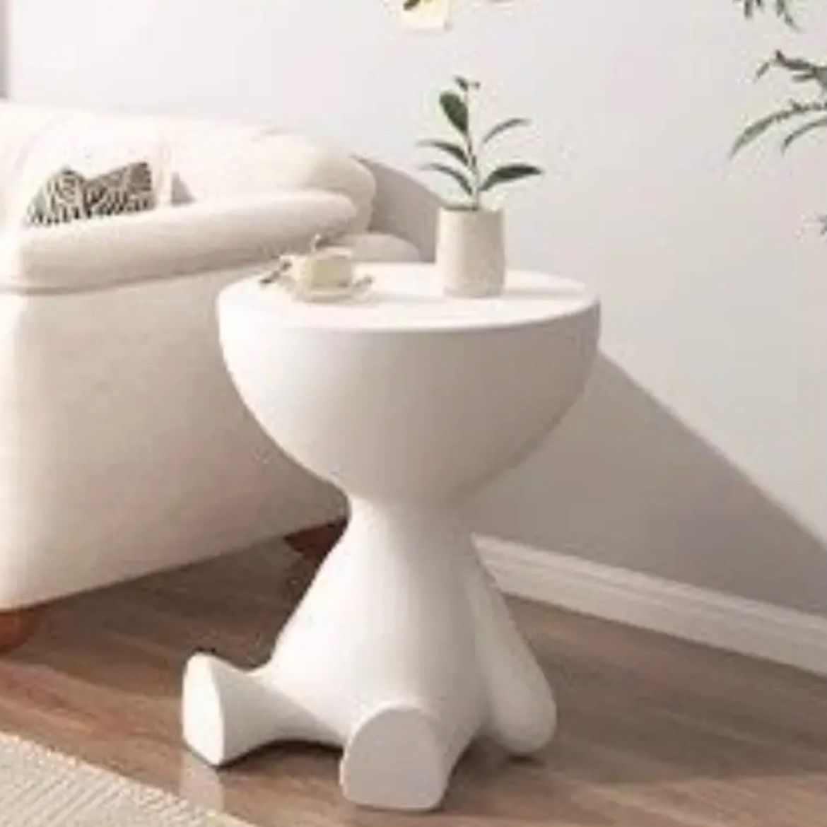 ナイトテーブル サイドテーブル キティエ ラウンド モダン 北欧 おしゃれ リモコン エンドテーブル スツール オフィスデスク オーガナイザー マット仕上げ ホームデコ おしゃれ ホワイト 白 キャラクター 人型 かわいい プラスチック リビングルーム 寝室