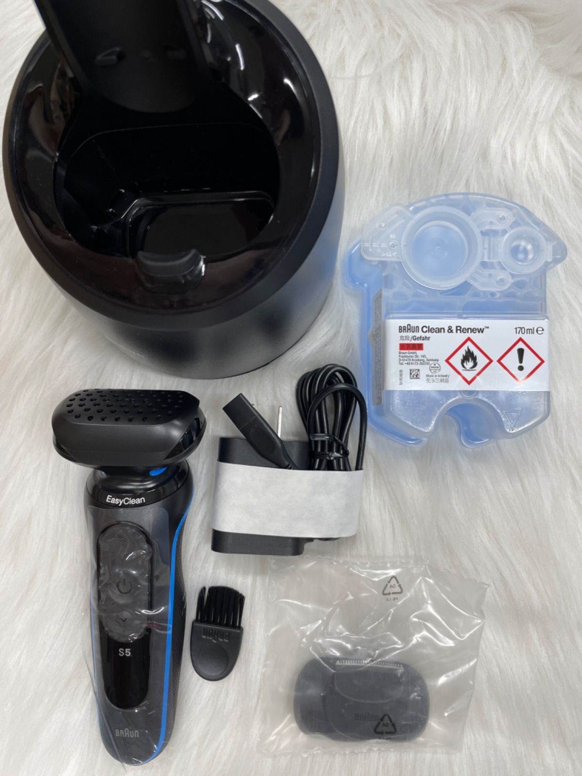 買取品 外箱＆取説なし ブラウン シリーズ５ 52-B7200cc 電気シェーバー 洗浄機付きモデル|キワゾリトリマー|防水設計|充電式|コードレス|ディープキャッチ網刃 ブルー