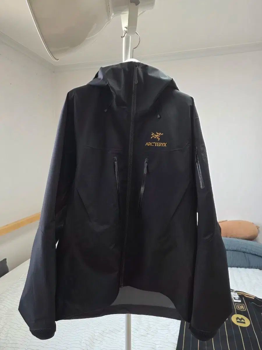 ARC TERYX アークテリクス アルファ sv 24k ブラック M サイズ