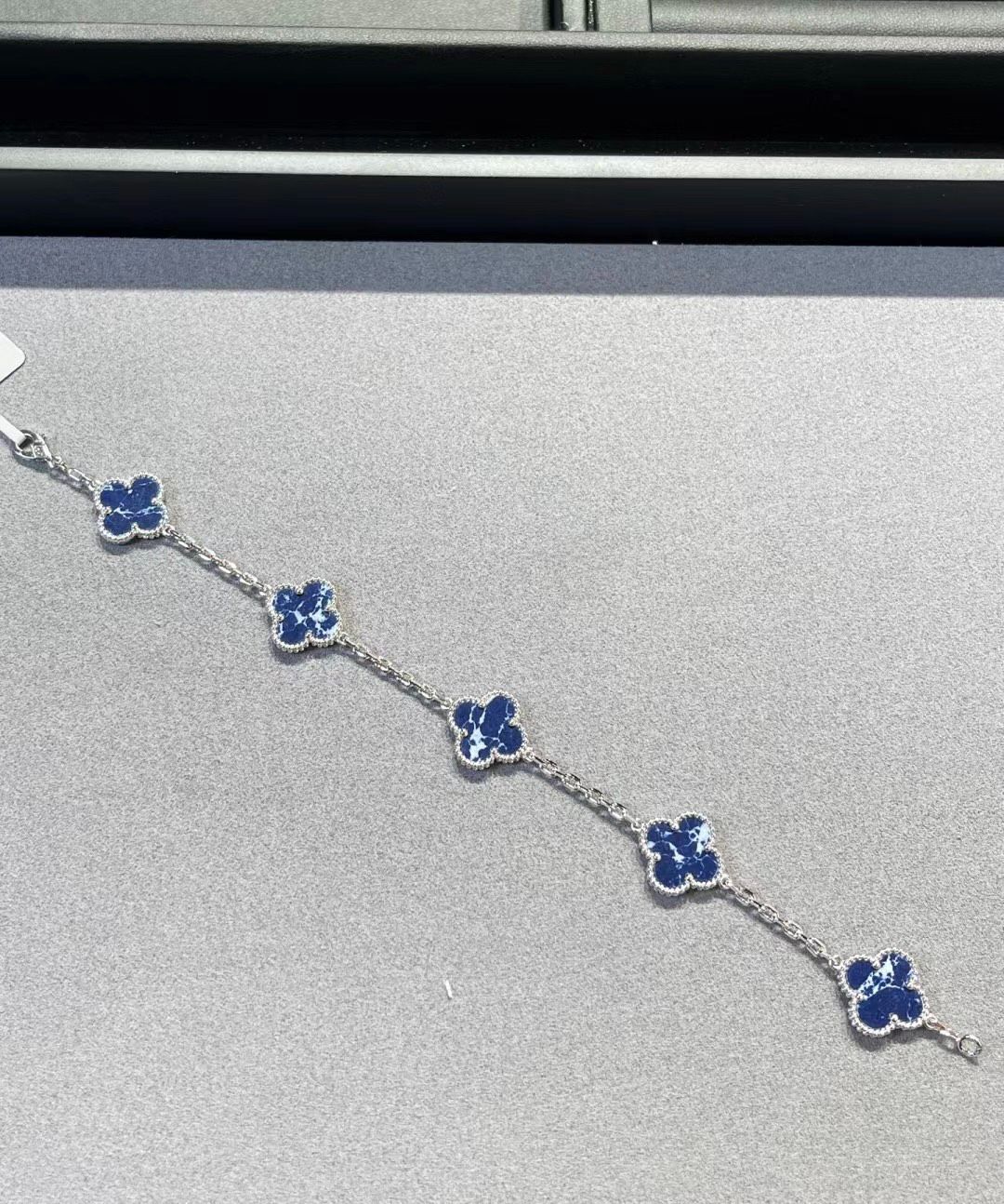 Van Cleef - Arpels ヴァン クリーフ＆アーペルの ペトライト ファイブフラワー ブレスレット｜ ｜ -WTO輸入4