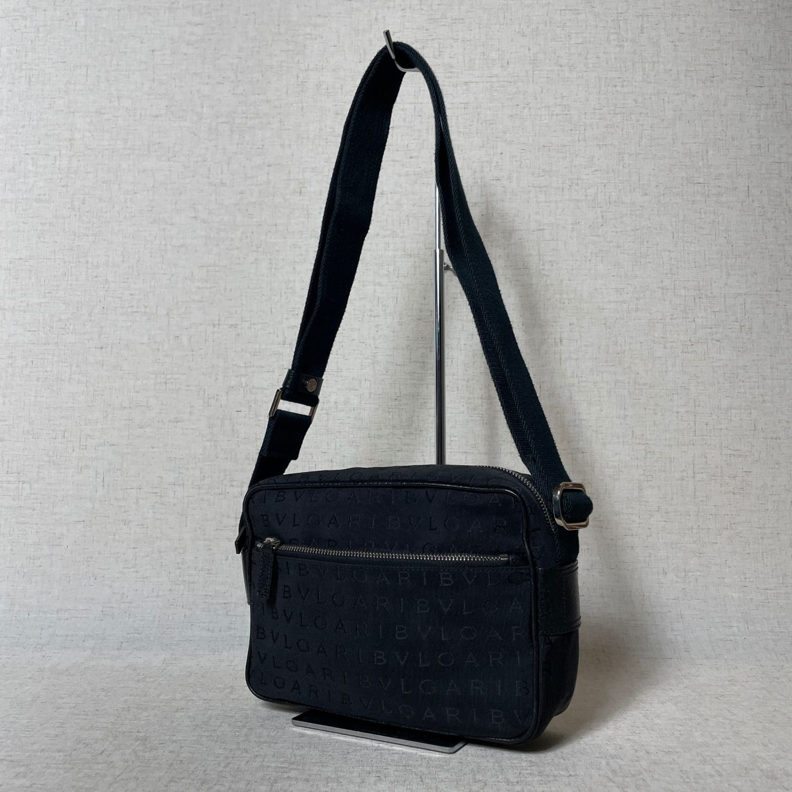 2505-41｜美品｜ブルガリ ショルダーバッグ ブラック ロゴマニア 