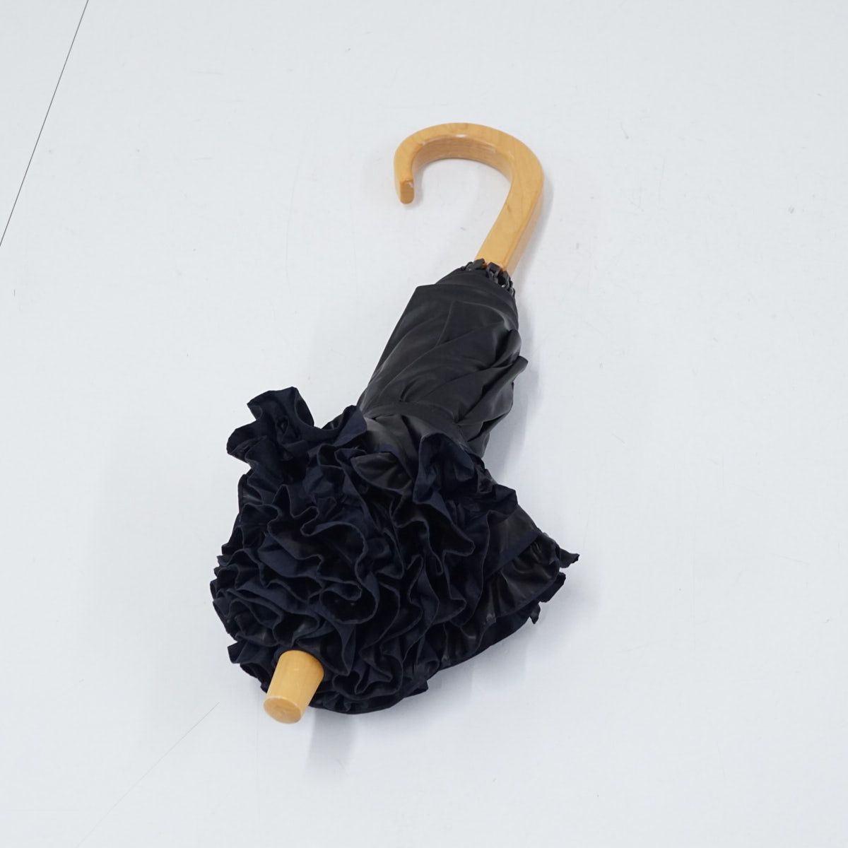 新品未使用 サンバリア100 完全遮光日傘 2段折フリル ピンク サンバリア100 完全遮光折日傘 USED品 2段折 フリル ピンク 折りたたみ