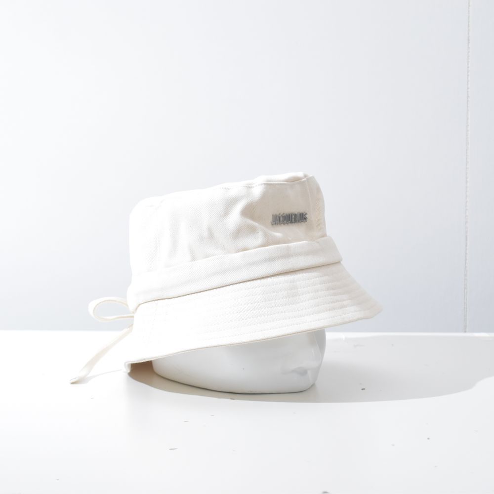 JACQUEMUS ホワイト バケットハット NIKE公式】ナイキ x ジャックムス バケットハット.オンライン