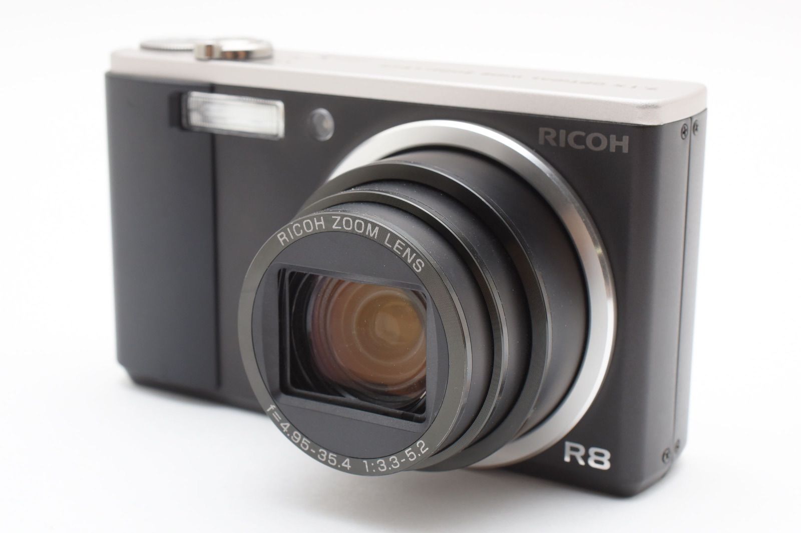 RICOH R8