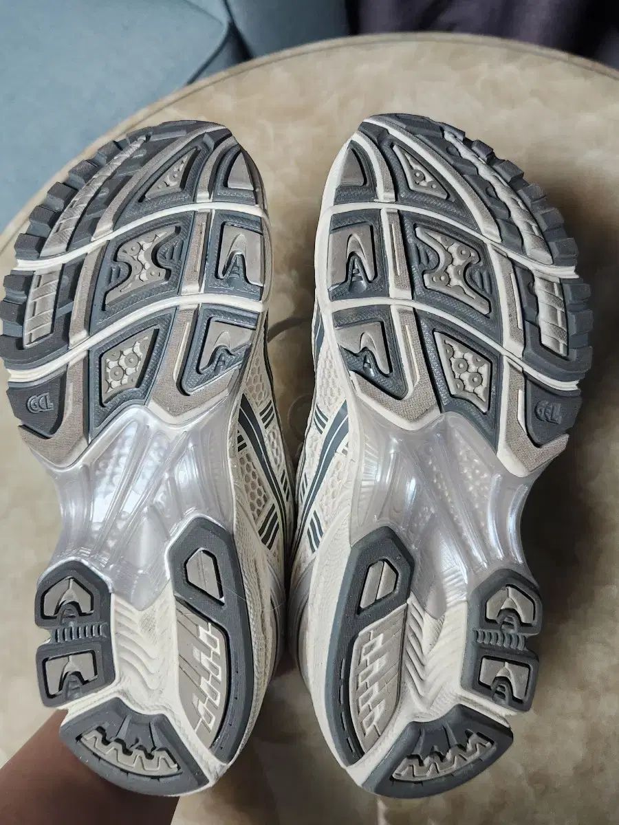 Asics アシックス