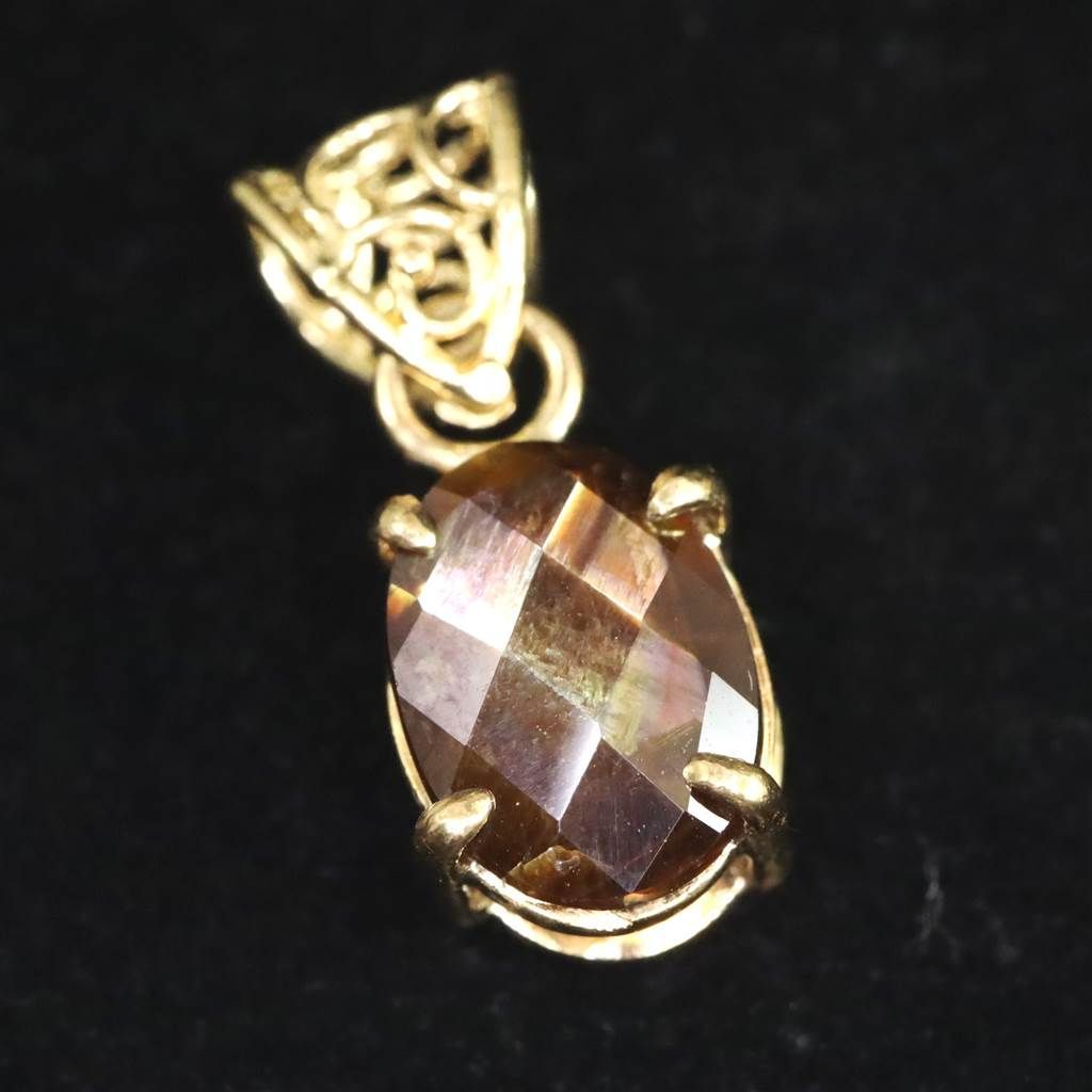 レインボーガーネット 奈良県天川村産 ペンダントトップ １ 萌】奈良県天川村産レインボーガーネット(12.4ct)女神巻き