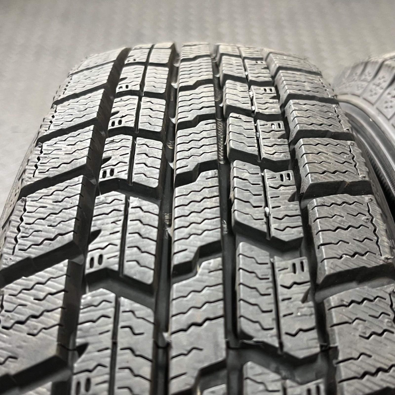 スタッドレスタイヤ