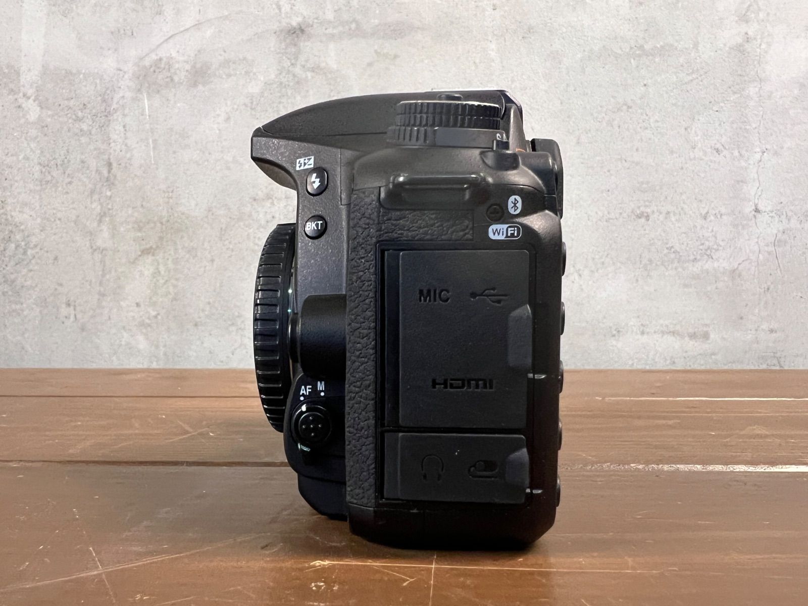 NIKON 一眼レフ D7500本体 ショット数1946 - メルカリ