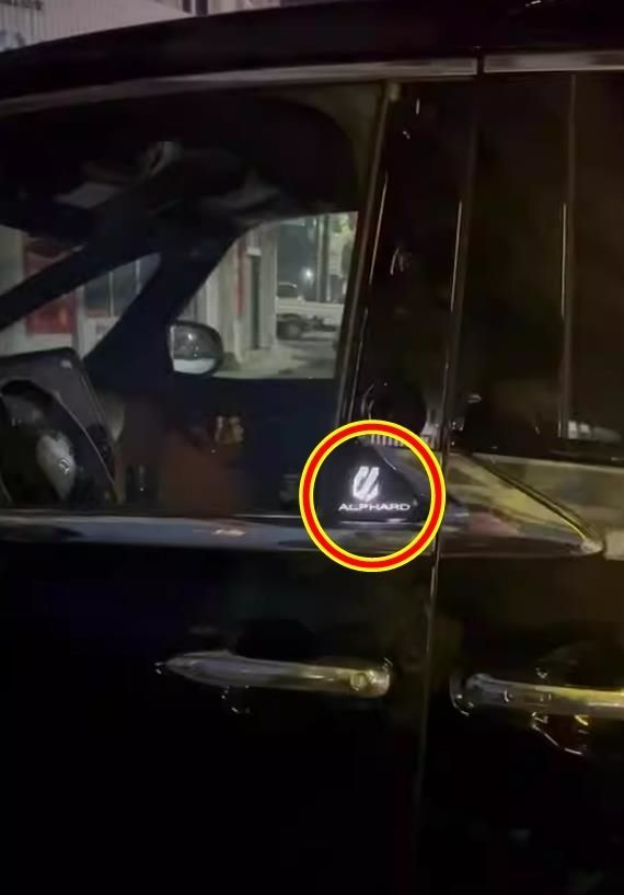 サイドエンブレム