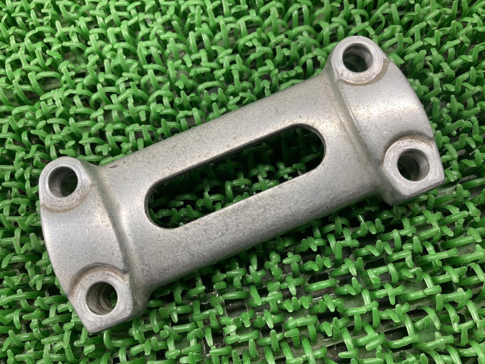 バリオスII ハンドルクランプ 46012-1328 カワサキ 純正 中古 バイク 部品 ZR250B ハンドルポスト バリオス2 ゼファー400 750