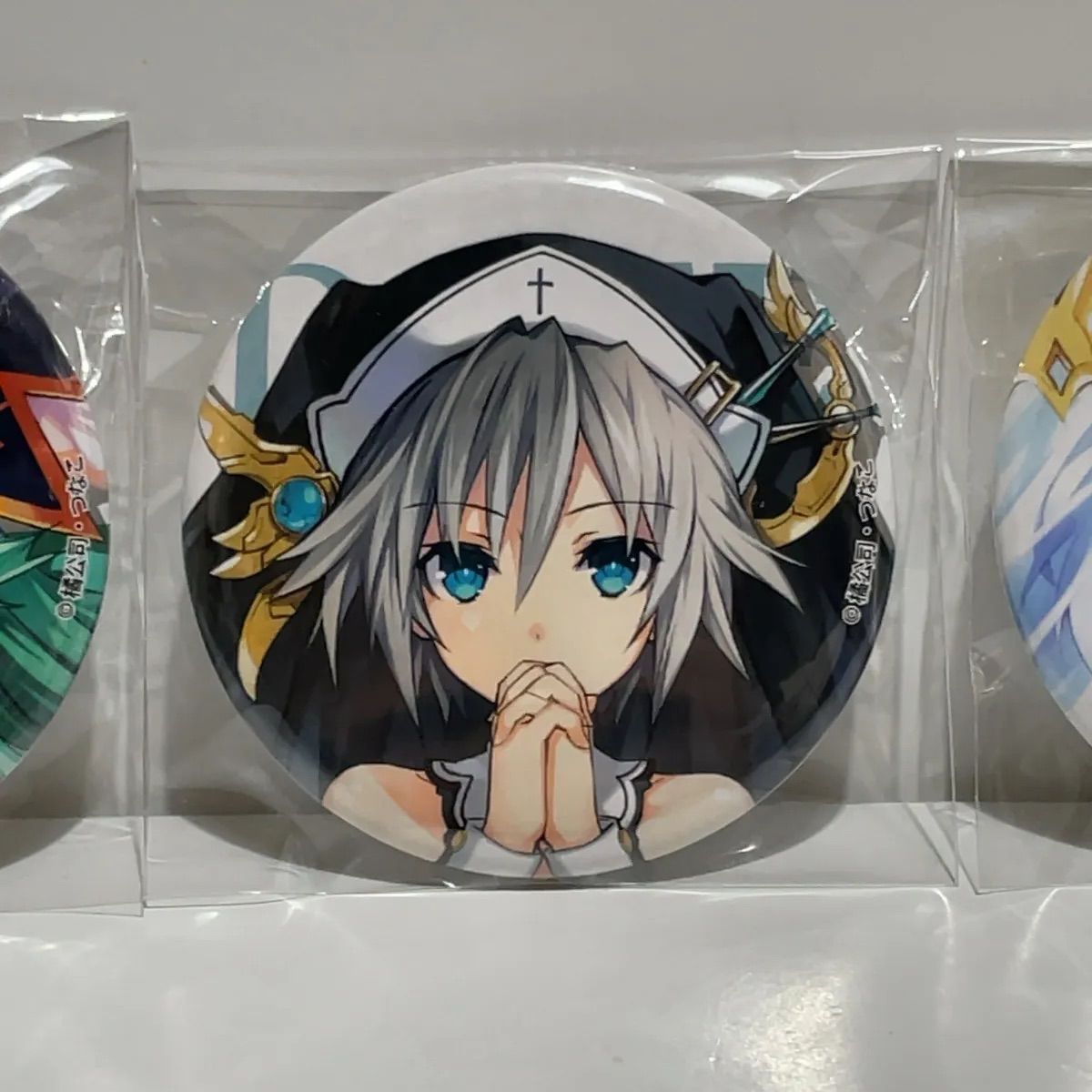 デート・ア・ライブ　鳶一折紙　缶バッジ　原作絵柄 デート・ア・ライブ 原作版 鳶一折紙 缶バッジ - メルカリ