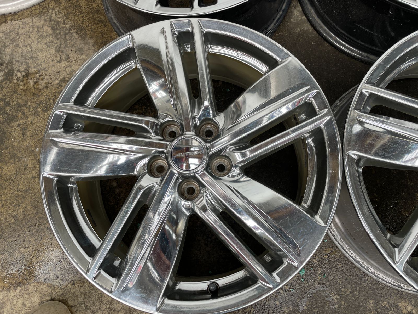 【激安4本セット】日産 エルグランド 純正アルミホイール　PCD114.3 激安 4本セット】日産 エルグランド E52 純正 アルミホイール