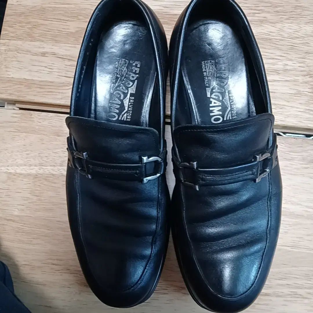 FERRAGAMO フェラガモ ローファー 250m