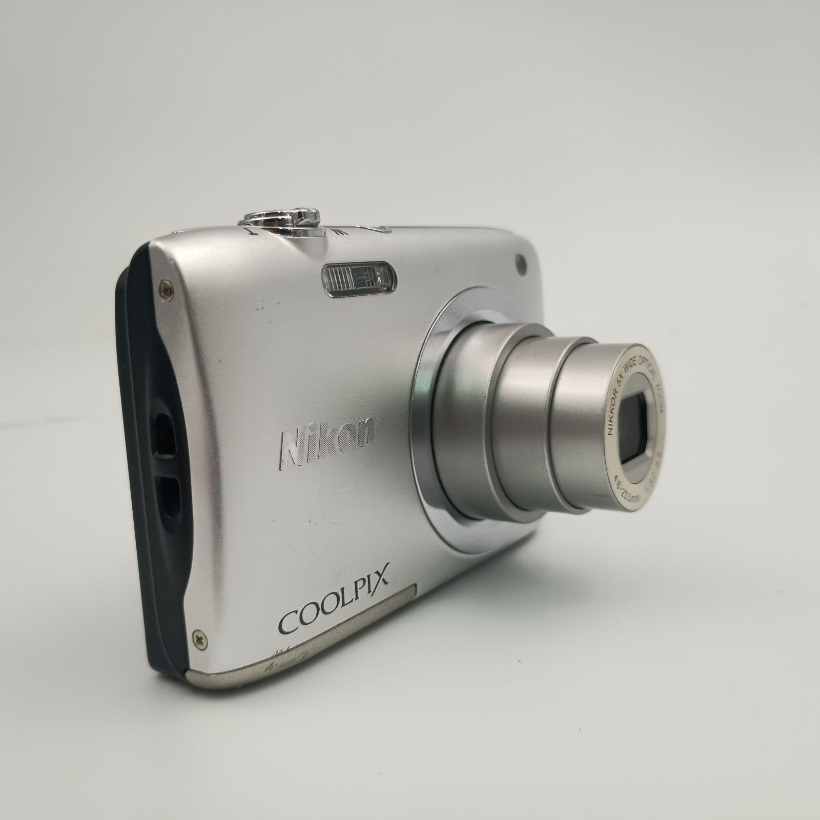 美品＊NICON COOIPIX A100 シルバー Amazon.co.jp: Nikon COOLPIX A100 Optics 5X 2005 Pixels