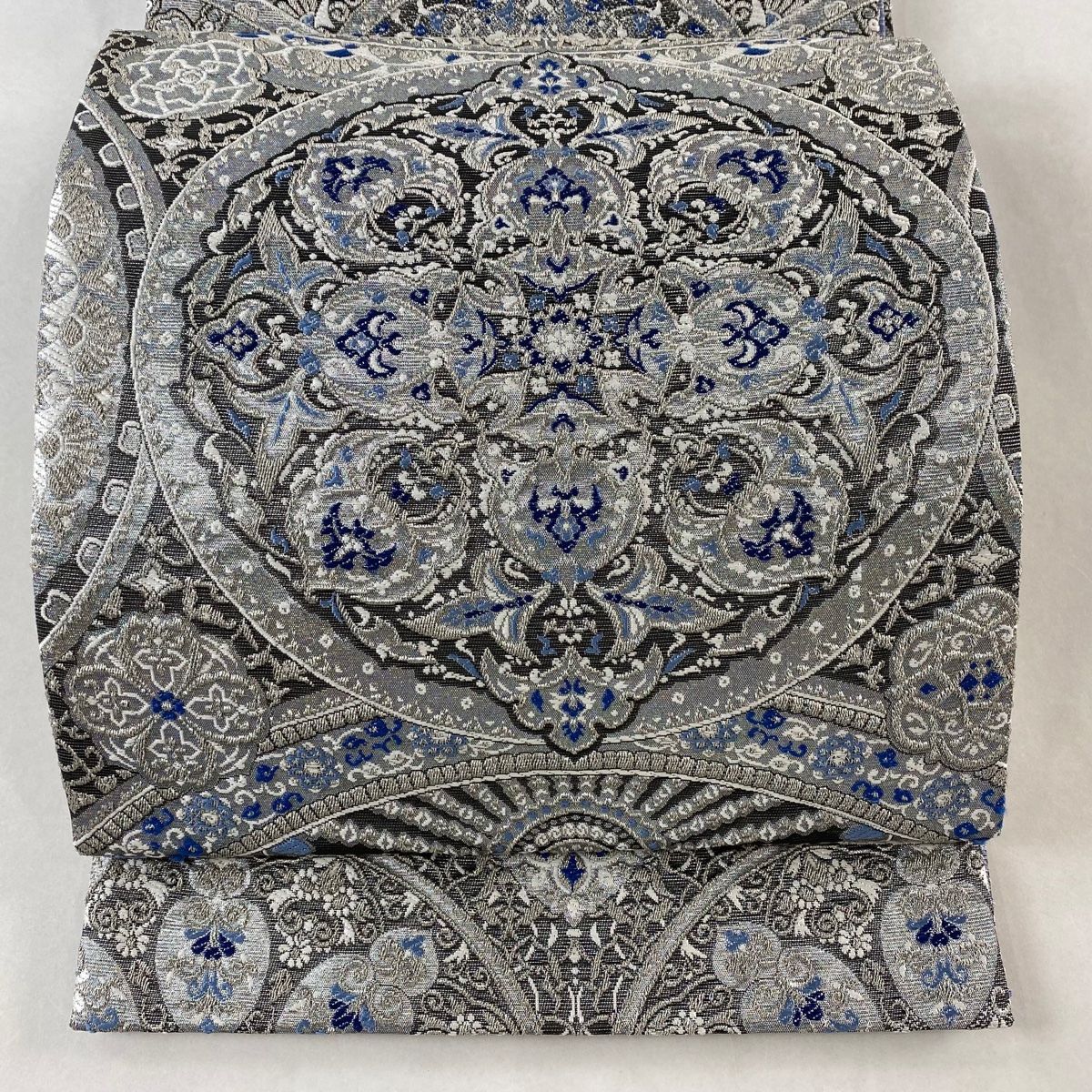 袋帯 美品 逸品 金華山織 華文 銀糸 箔 灰色 六通 正絹 【中古