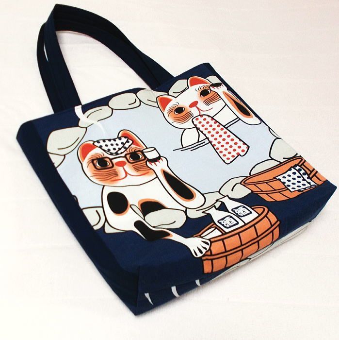 大きめトートバッグ 猫温泉 岩風呂 にゃんこ 招き猫 ハンドメイド  