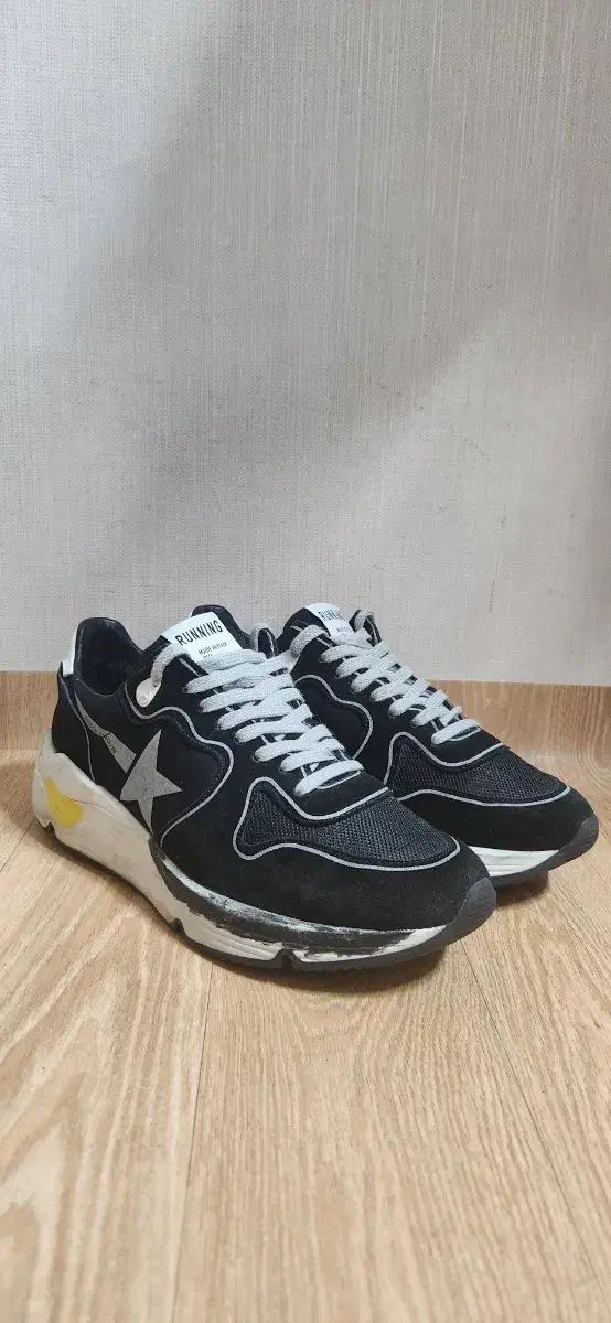 【雷市場（ポンジャン）商品韓国直送】（ 40 ／ 255 ) ゴールデングース ランニングシューズ ゴールデングーススニーカー GOLDEN GOOSE(ゴールデングース) スニーカーズ