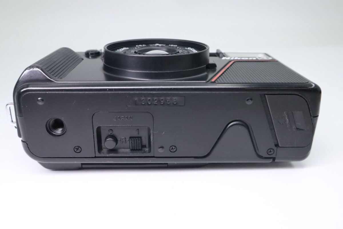 ブラックボディ コンパクトフィルムカメラ