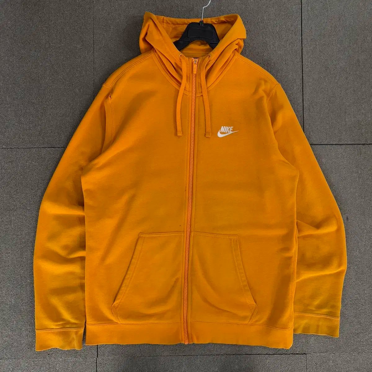 Nike オレンジ フード付き ジャケット M