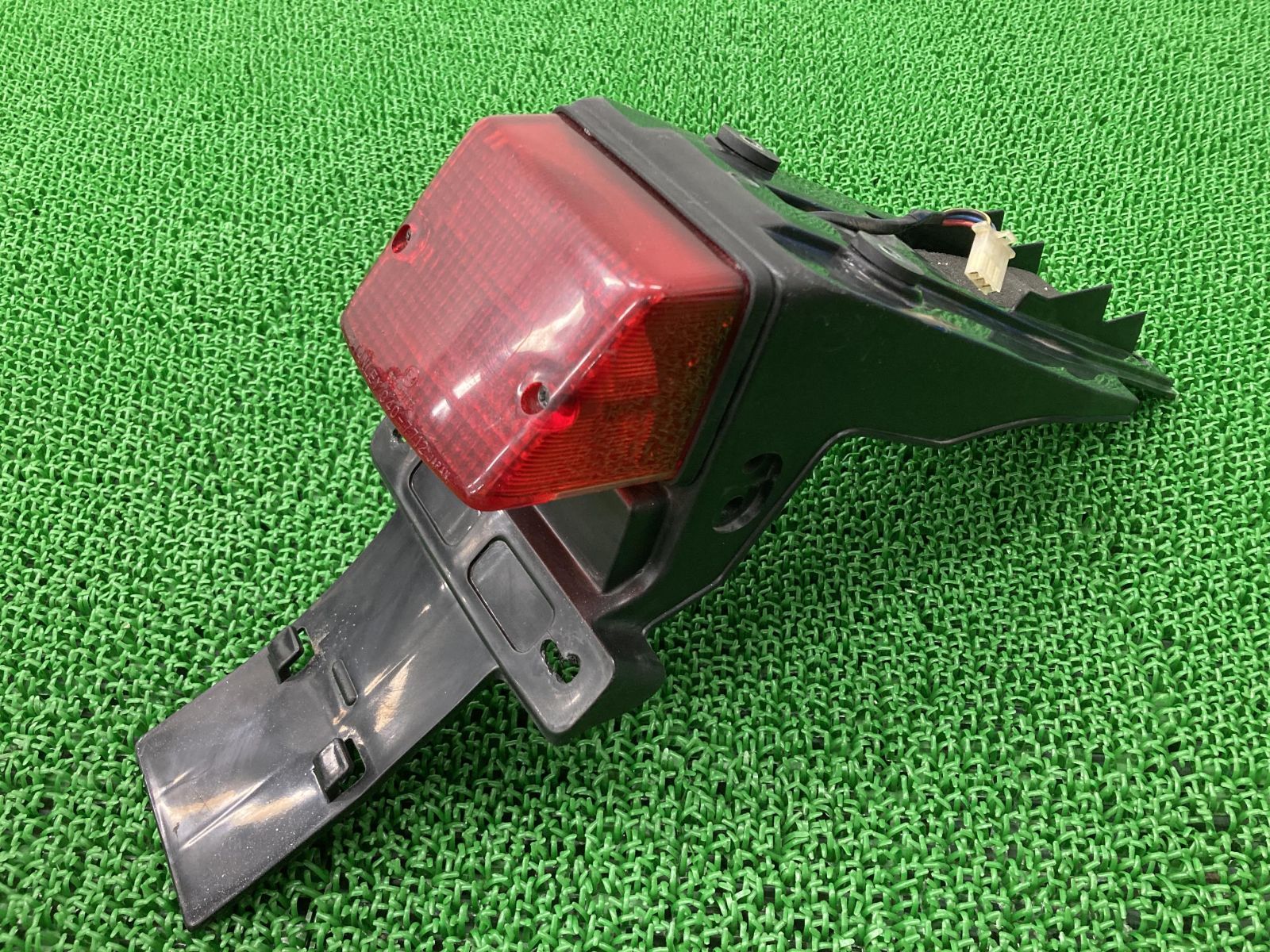 KSR110 リアフェンダー 35023-0005 カワサキ 純正 中古 バイク 部品 KL110A テールランプ 割れ欠け無し 品薄 希少品 車検 Genuine 人気・おすすめ｜多用途・生活用品におすすめ 口コミ人気 即納