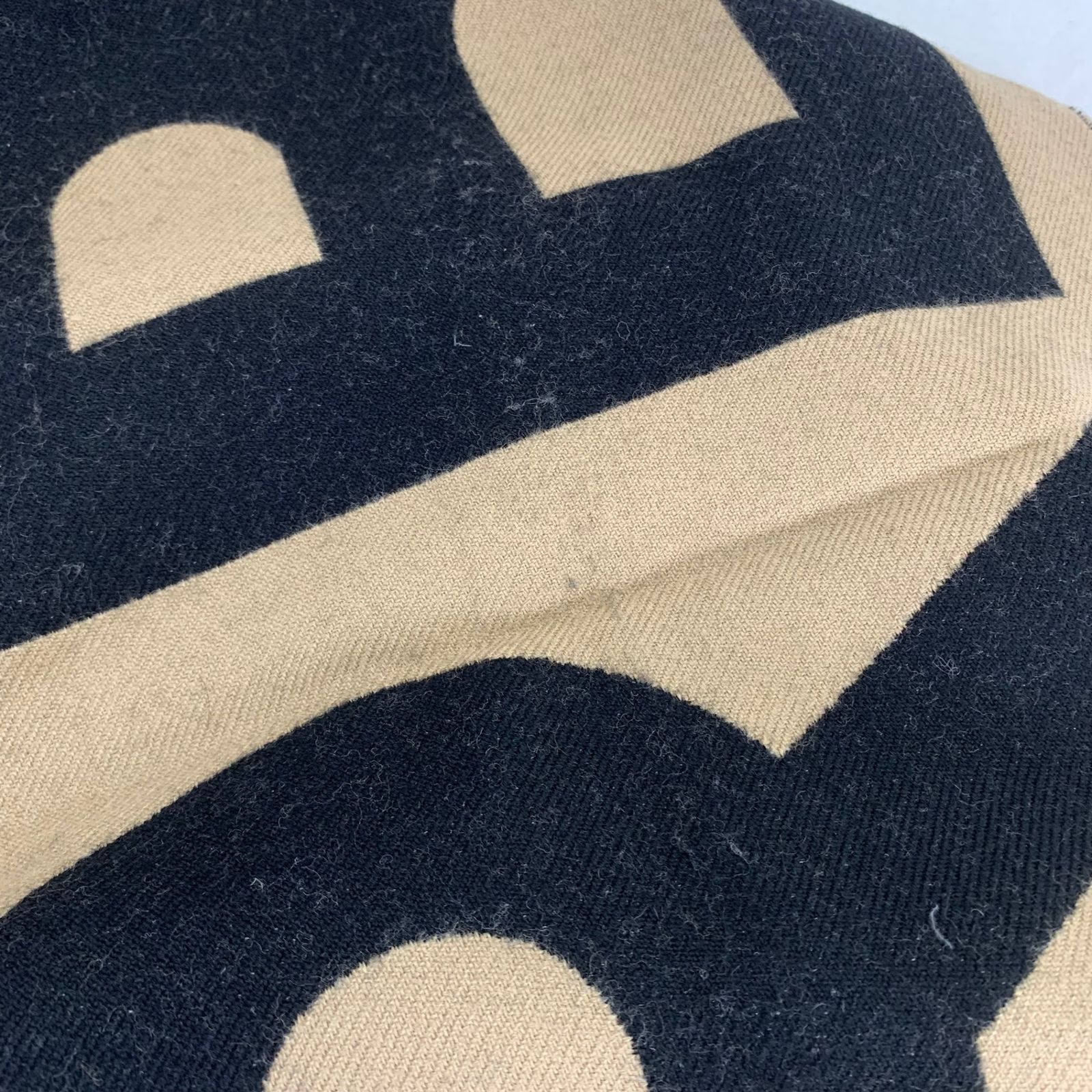 BURBERRY バーバリー ストール ウール ロゴマフラー 8057147 楽天市場】BURBERRY バーバリー マフラー MU B TXT E WL FTBL