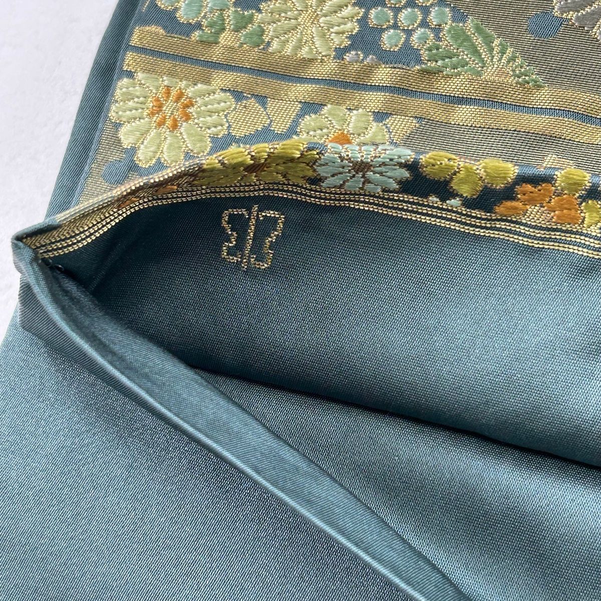 バイセル 着物 美品 名品 袋帯 緑 霞 雪輪 草花 菊 萩 楓 梅 汕頭刺繍 お太鼓柄 正絹 ☆☆☆☆ 袋帯 美品 名品 雪輪 花 刺繍 箔 灰緑 六通 正絹 中古 - メルカリ