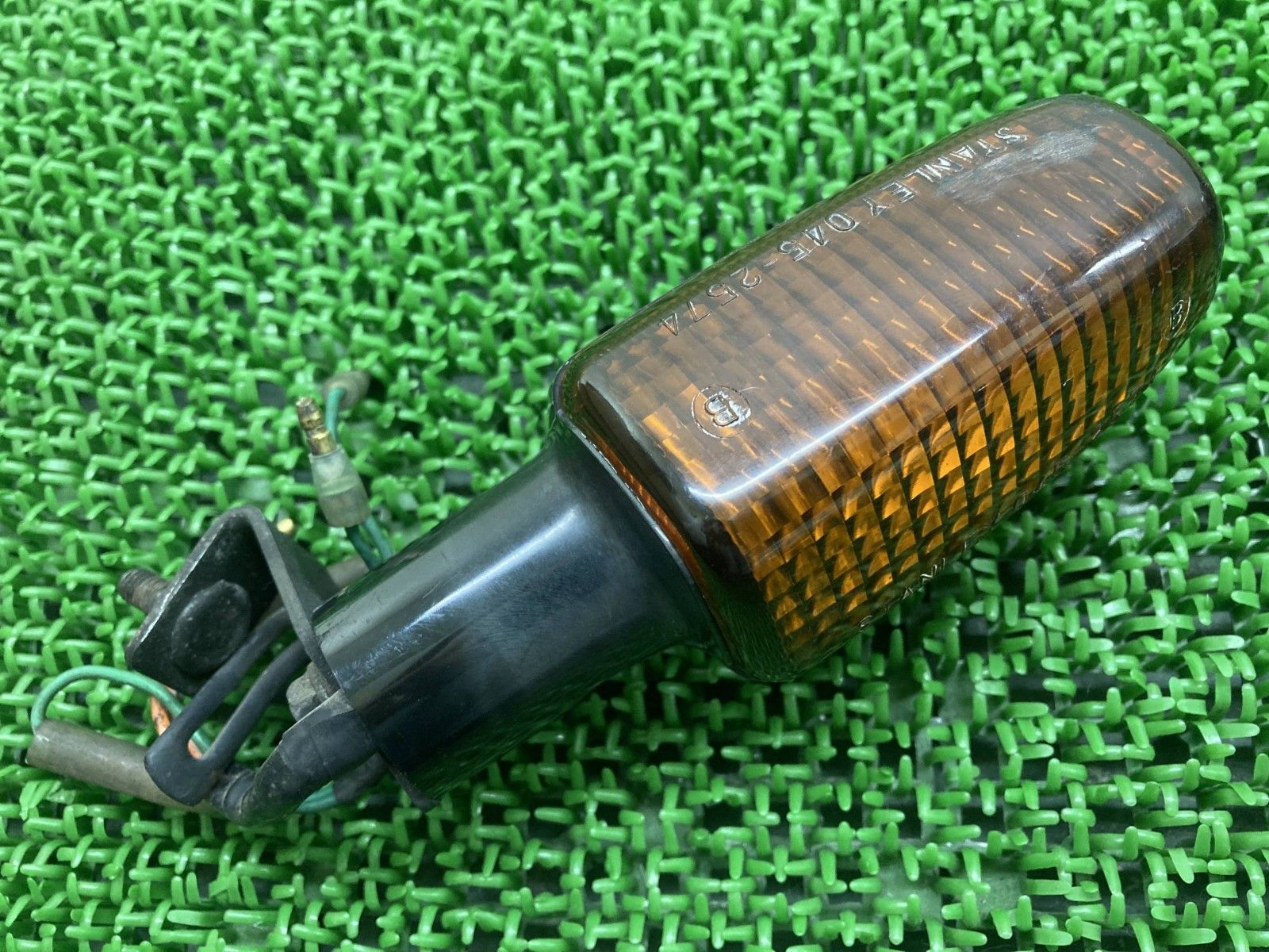 ゼルビス フロントウインカー 左 045-2574 ホンダ 純正 中古 バイク 部品 MC25 XELVIS ステー 割れ欠け無し 品薄 車検 Genuine wX