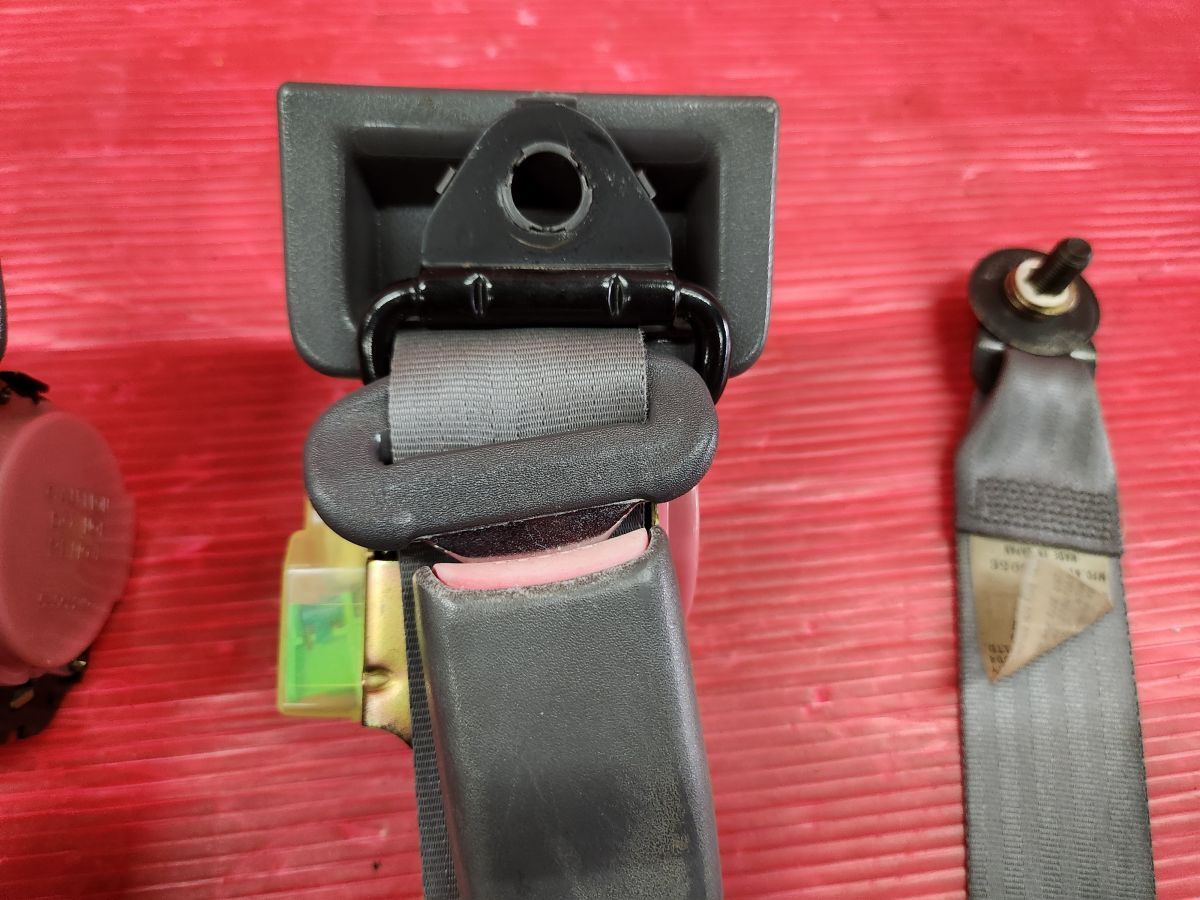 左右 フロントシートベルト