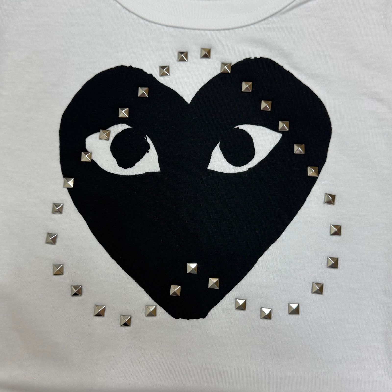 今 話題 の 人気 商品 未使用品 Heart Black Printed T-Shirt GARCONS des COMME PLAY トップス