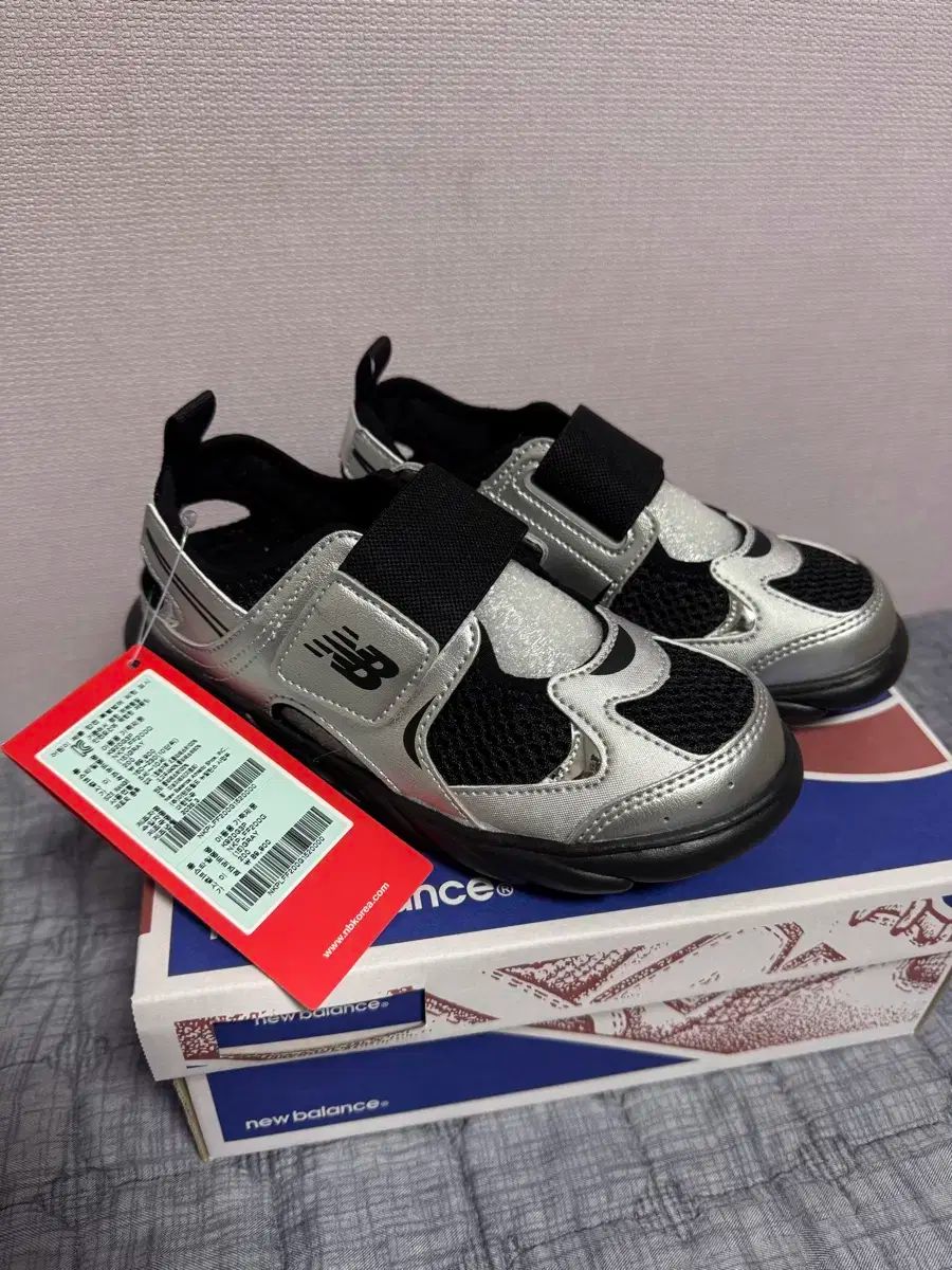 キッズ New Balance ニューバランス フリドル 920 サンダル グレー 200 サイズ