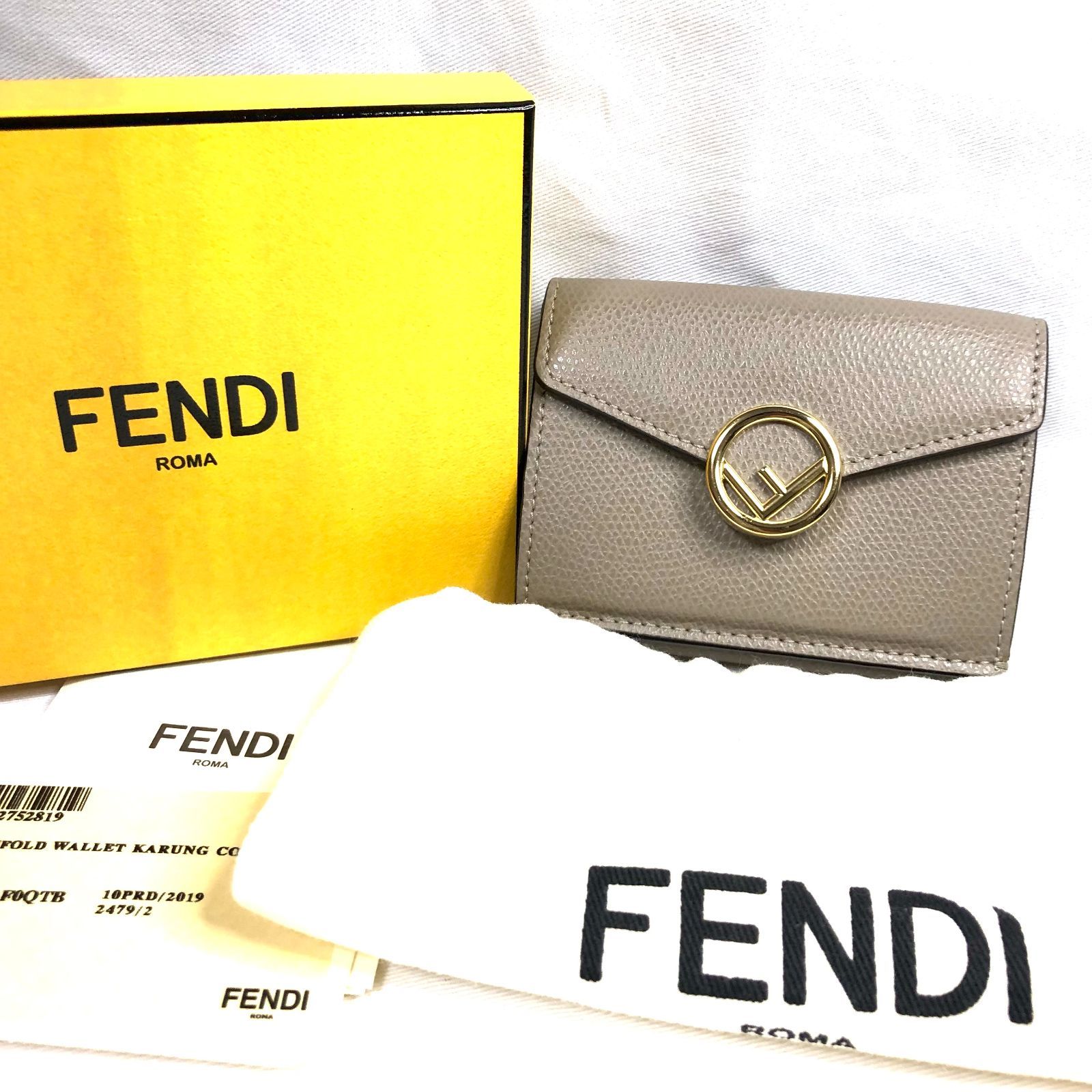 FENDI エフ イズ フェンディ 二つ折り財布 【公式通販】 FENDI エフ イズ フェンディ 二つ折り財布 【公式通販】