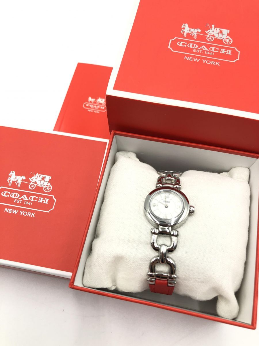 COACH 赤 アナログ時計 本体 コーチウォッチから2023年の干支“うさぎ”モチーフの新作腕時計