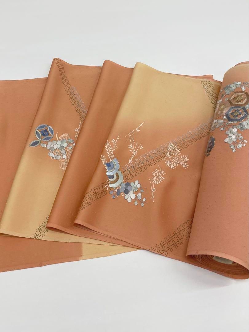 付け下げ 蘇州刺繍 金駒 銀駒 金彩 銀彩 紋意匠 正絹 反物 付け下げ 蘇州刺繍 金駒 銀駒 金彩 銀彩 紋意匠 正絹 反物 - メルカリ