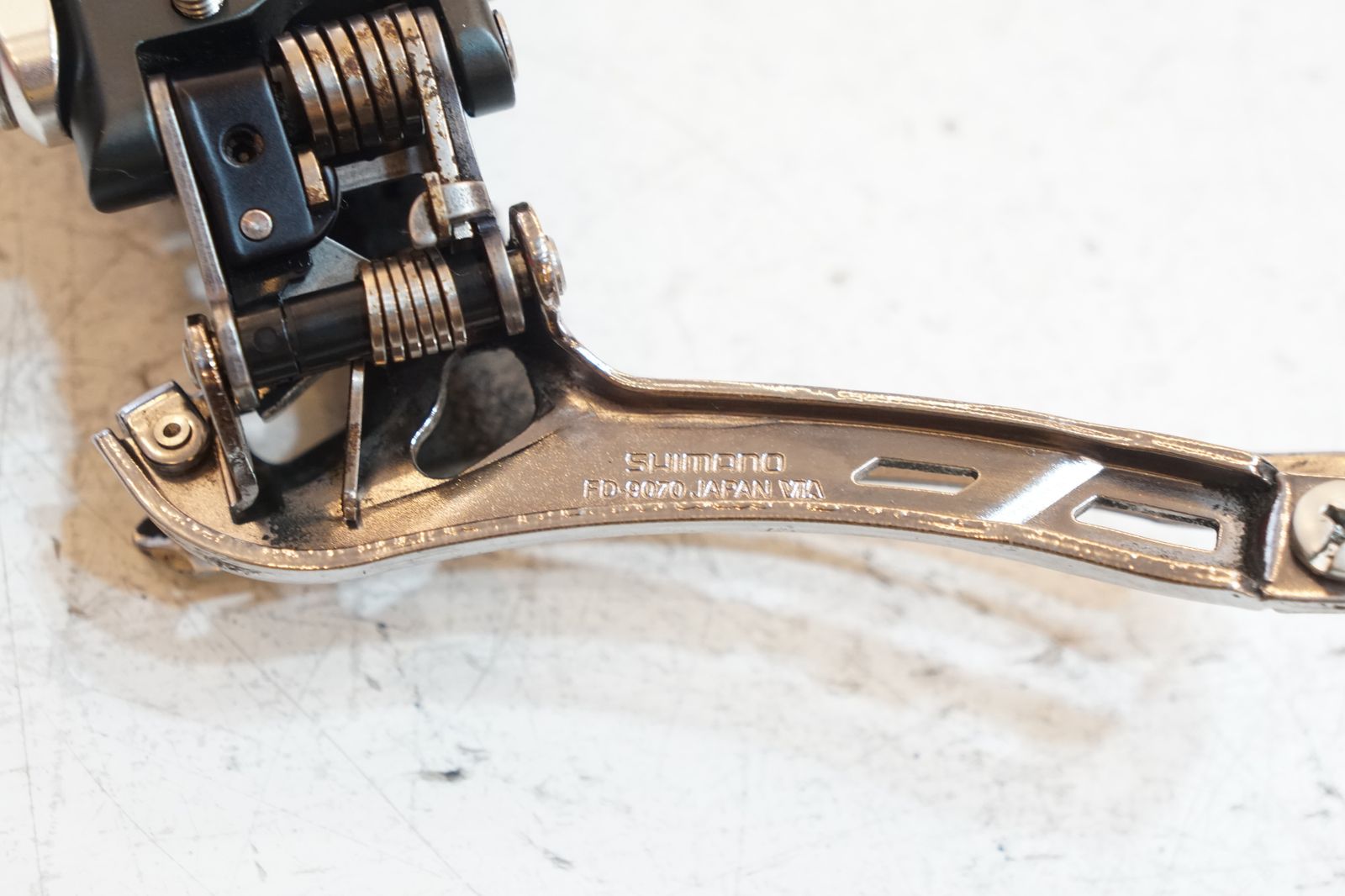 フロントディレイラー