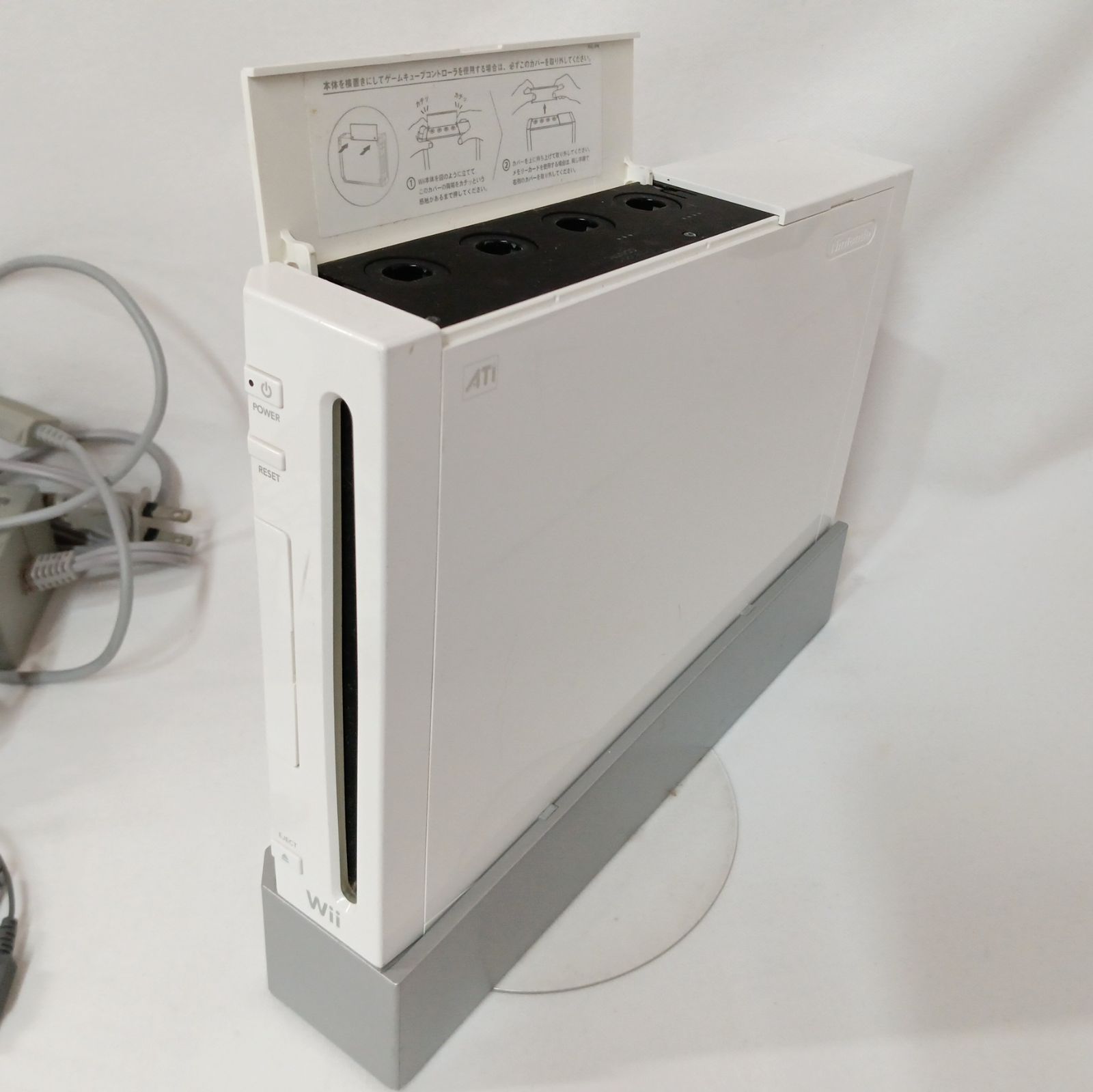 wii本体とカセット5枚セット ♪ ニンテンドーWii 本体+リモコン2個+ソフト5本 その他 セット