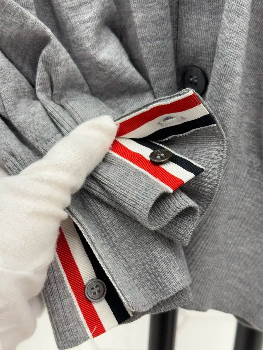 THOM BROWNE 4BAR ファインメリノウール　カーディガン　薄手　4 THOM BROWNE/トムブラウン_women 通販 | ネイビー ミラノリブ