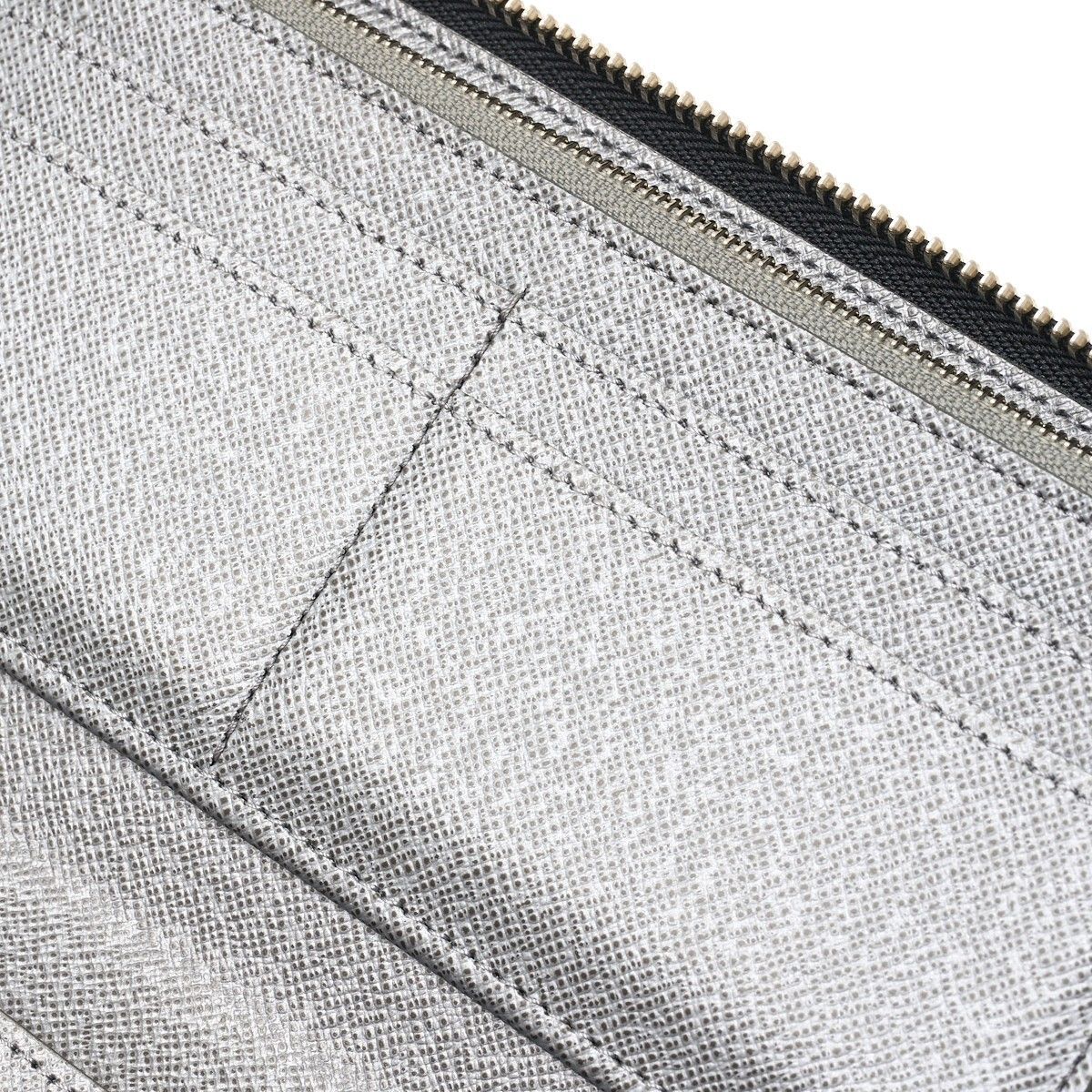 ルイヴィトン タイガラマ ジッピーヴェルティカル シルバー モノグラム