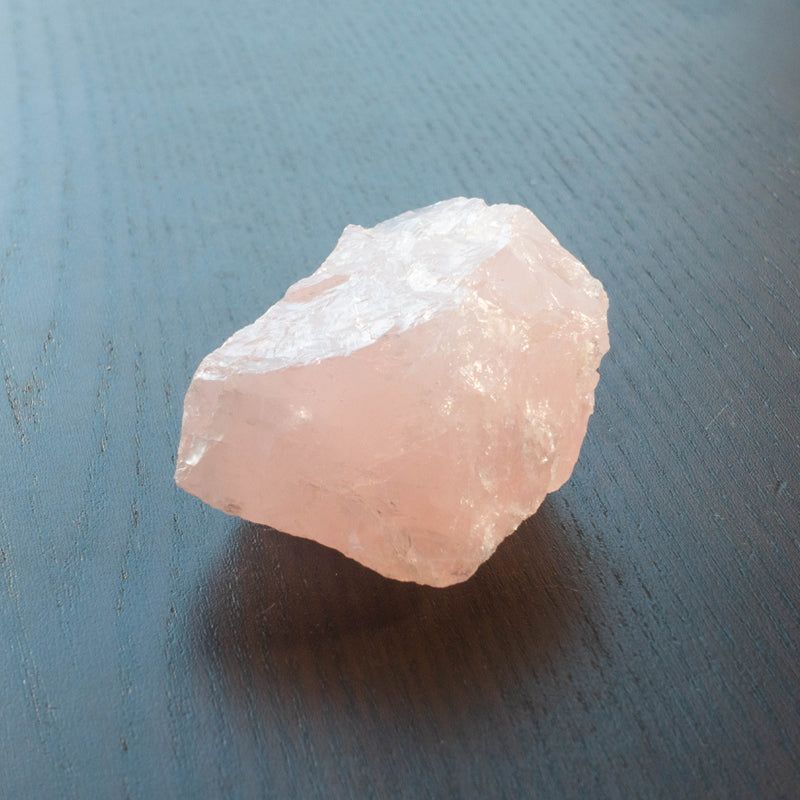 ローズクォーツ ラフロック原石 104g/60mm×43mm ブラジル産