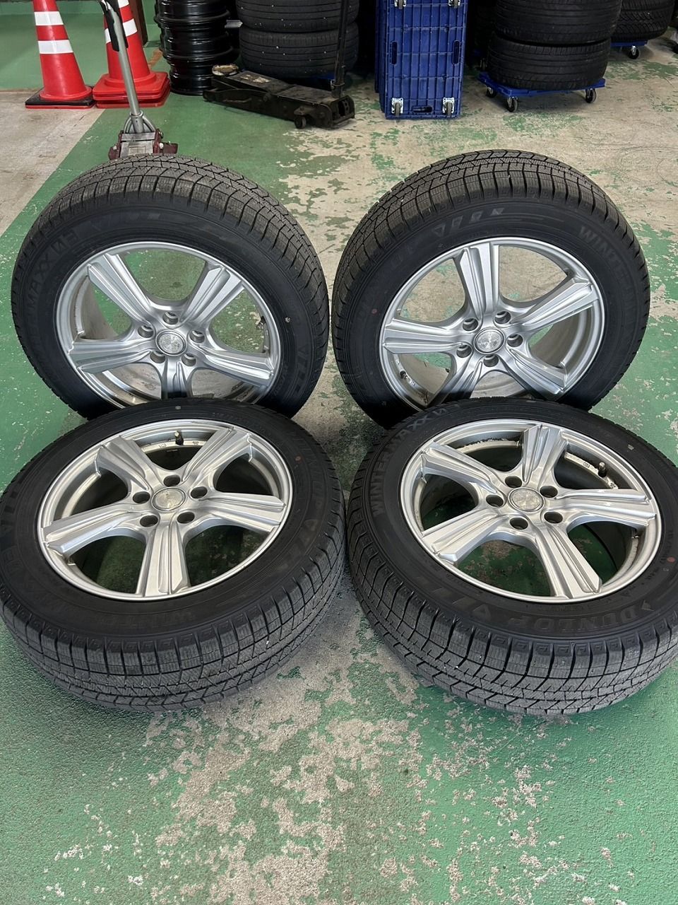 ダンロップ WINTER MAXX 03 ＆ VIOLENTO アルミホイール 215