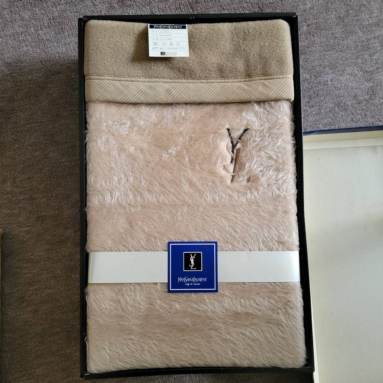 未使用！イヴ・サンローラン リバーシブル ブランケット イヴ・サンローラン YVESSAINTLAURENT リバーシブル