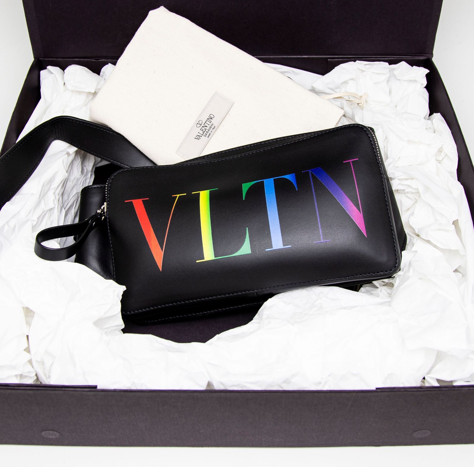 美品】VALENTINO GARAVANI VLTN ボディバッグ ブラック レザー ロゴ 