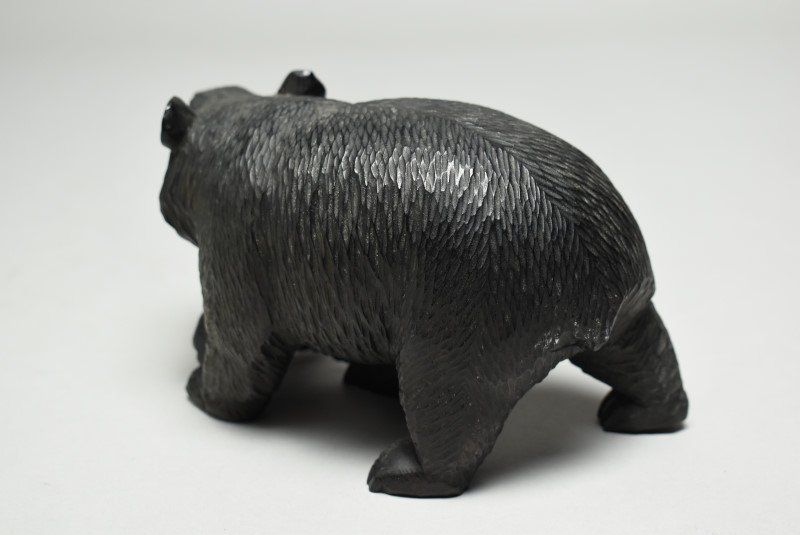 蔵A4337d】アイヌ工芸 八雲彫 熊 三体 木彫り熊 ガラス目 民芸品 工芸